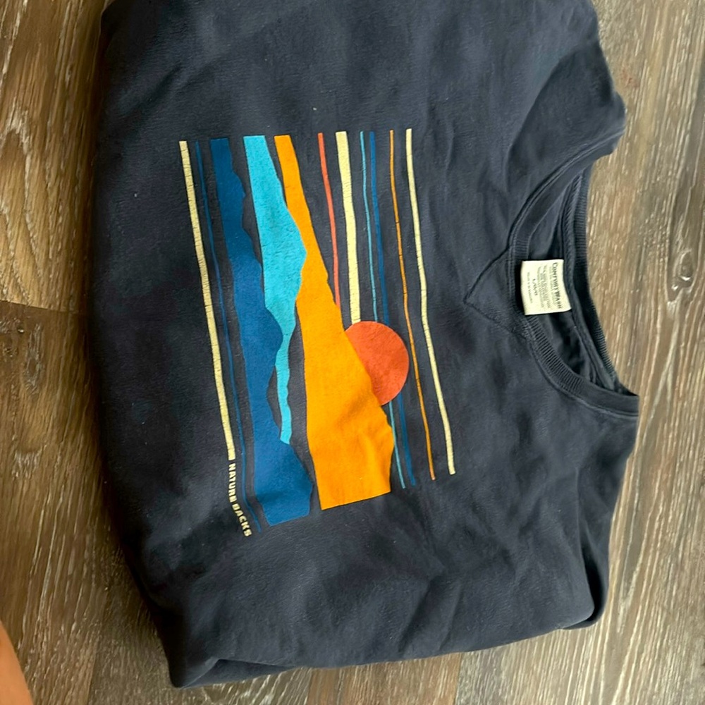 Nature backs crewneck from glicks